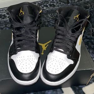 MENS JORDAN 1s